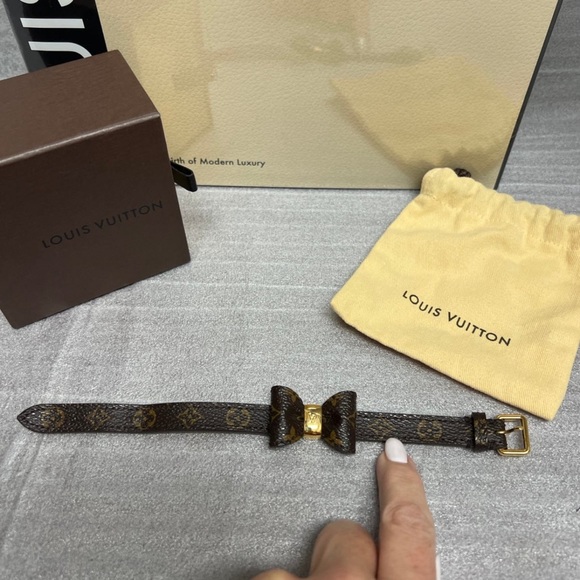 Louis Vuitton Leather Monogram Favorite Bow Bracelet - Picture 6 of 10